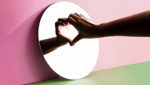 Louise hay e la tecnica dello specchio Pamela Bravi Life coach lodi